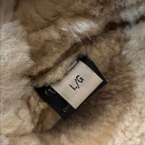 Cozy Tan Mittens with Cream Fur Lining - Picture 5 of 5